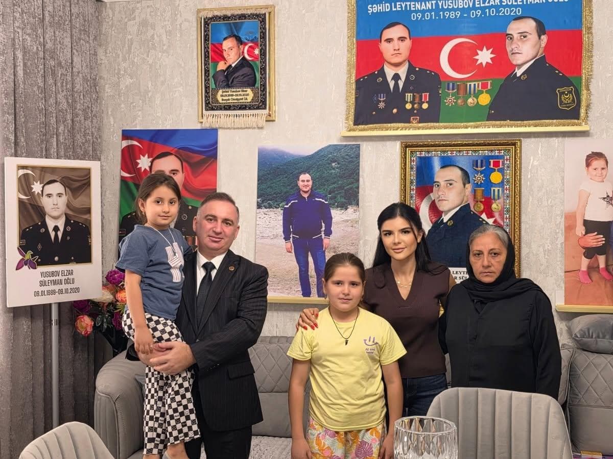 Ребенка шехида Эльзара Юсубова навестили по случаю Дня знаний