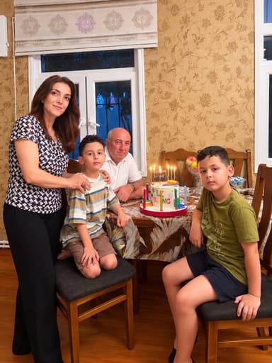 Двойняшек шехида Джейхуна Гасанова навестили по случаю Дня знаний